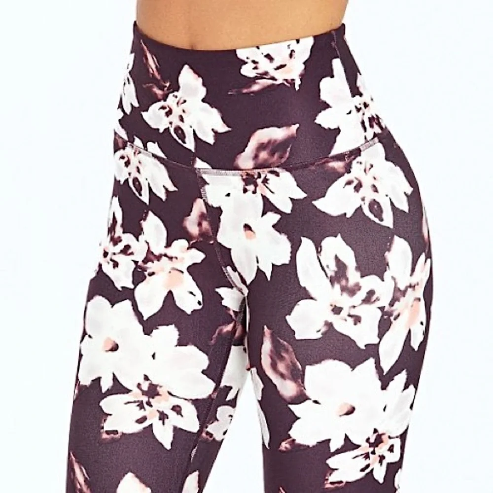 đźŤ2/$45~NWOT Balance Collection Wild Plum Floral Leggings~Large - Picture 3 of 11